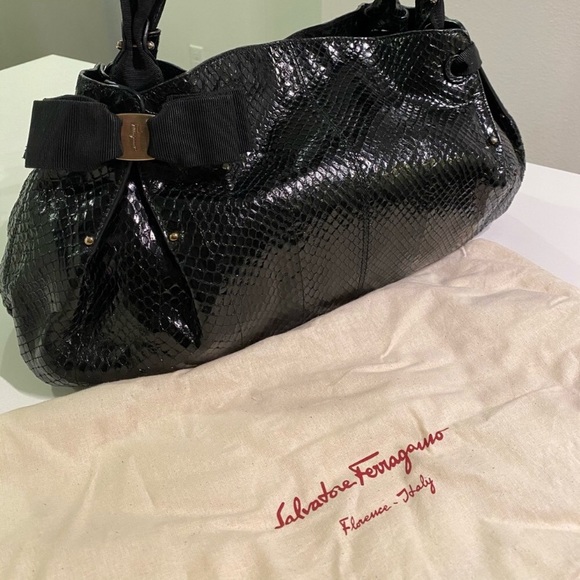 Ferragamo Miss Vara Python Bow Bag - Picture 8 of 13